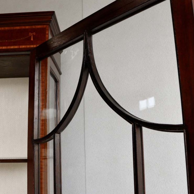 アンティークのエドウォーディアンスタイルのキャビネット