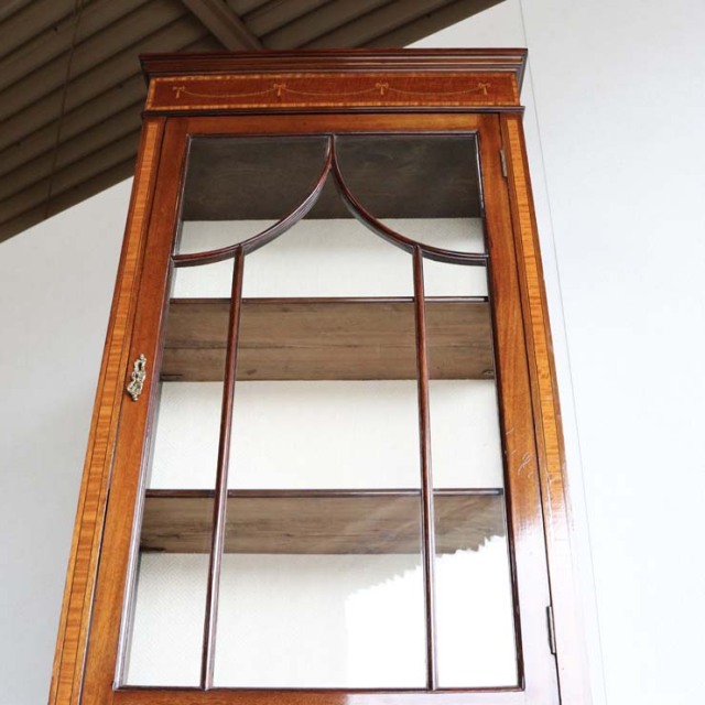 アンティークのエドウォーディアンスタイルのキャビネット