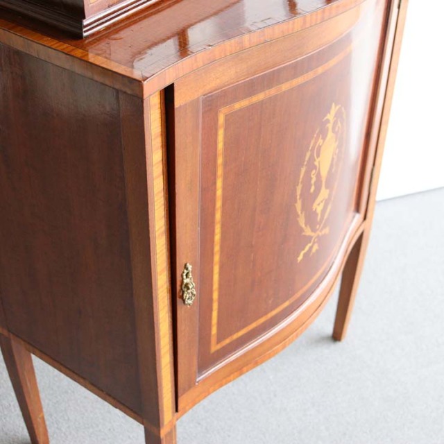 アンティークのエドウォーディアンスタイルのキャビネット