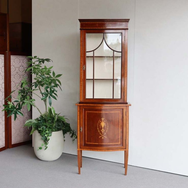 アンティークのエドウォーディアンスタイルのキャビネット