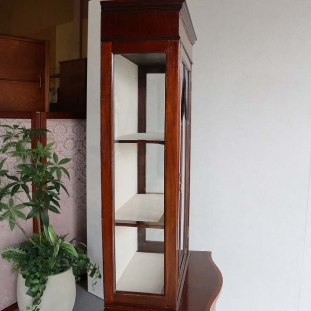 アンティークのエドウォーディアンスタイルのキャビネット