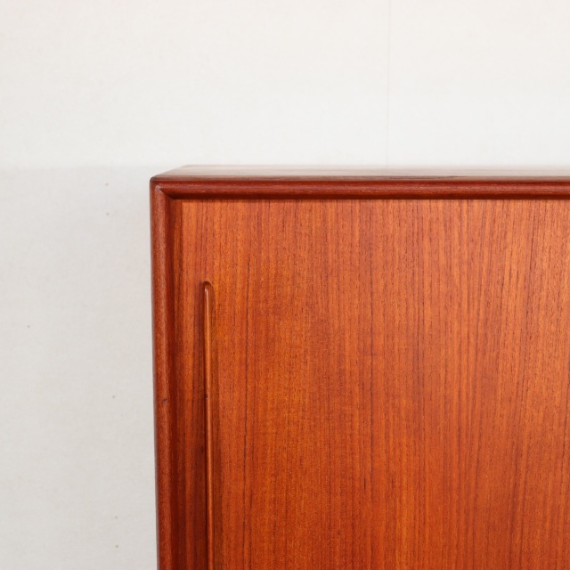 送料込み【ヒッポ】デンマーク製ハイサイドボード