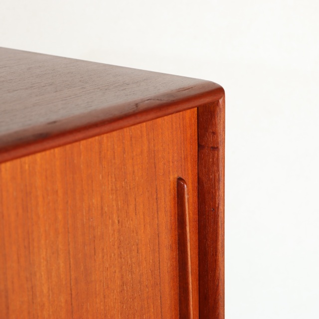 送料込み【ヒッポ】デンマーク製ハイサイドボード