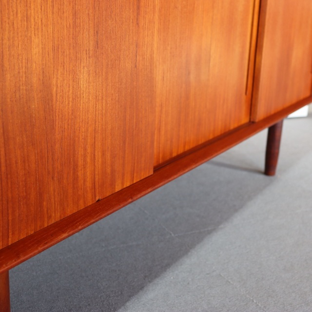 送料込み【ヒッポ】デンマーク製ハイサイドボード