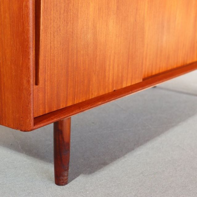 送料込み【ヒッポ】デンマーク製ハイサイドボード