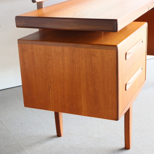 ジープランG-PLAN ドレッサー 「鏡の製造革命に触発された職人たち」