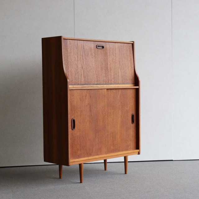 英国ヴィンテージのチーク材を使用したビュロー・収納