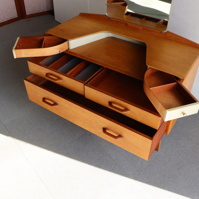 ジープランG-PLANのドレッサー