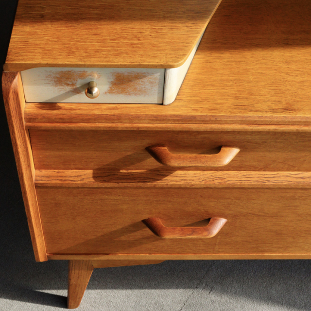 ジープランG-PLANのドレッサー