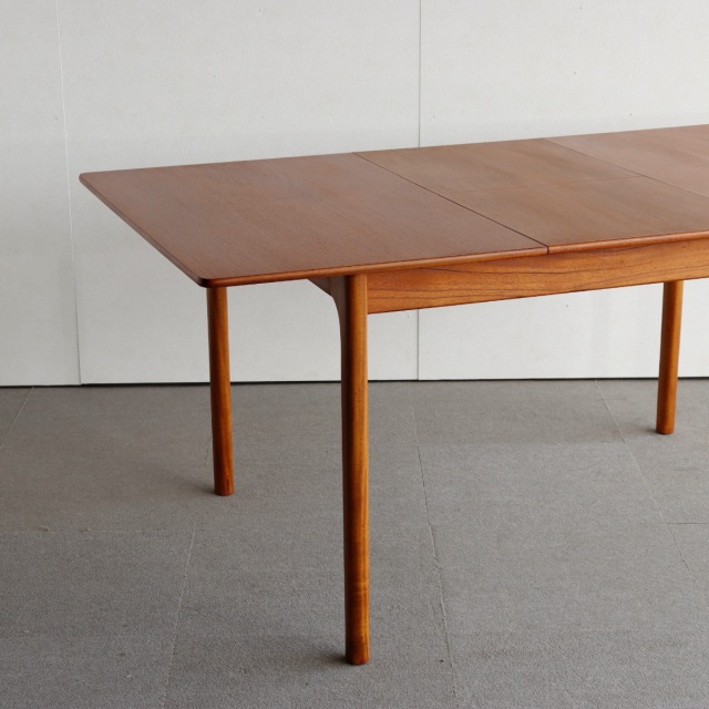 マッキントッシュMacintoshのダイニングテーブル