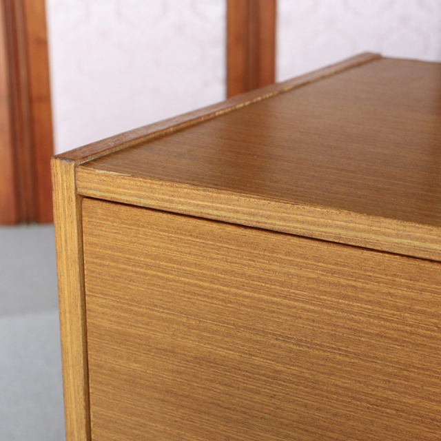 1° チーク材小さめサイドボード