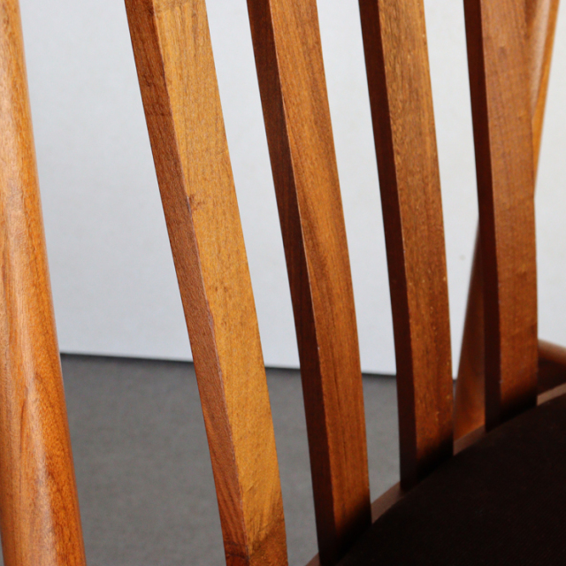 メレデューMEREDEWのダイニングチェア