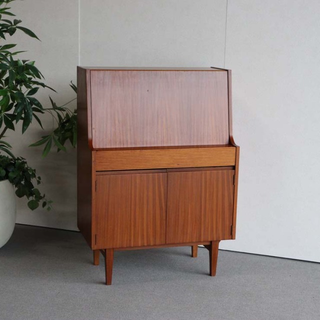 エリオッツオブニューベリーのヴィンテージビュロー・収納