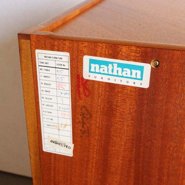 NATHANネイサンのコーナーキャビネット