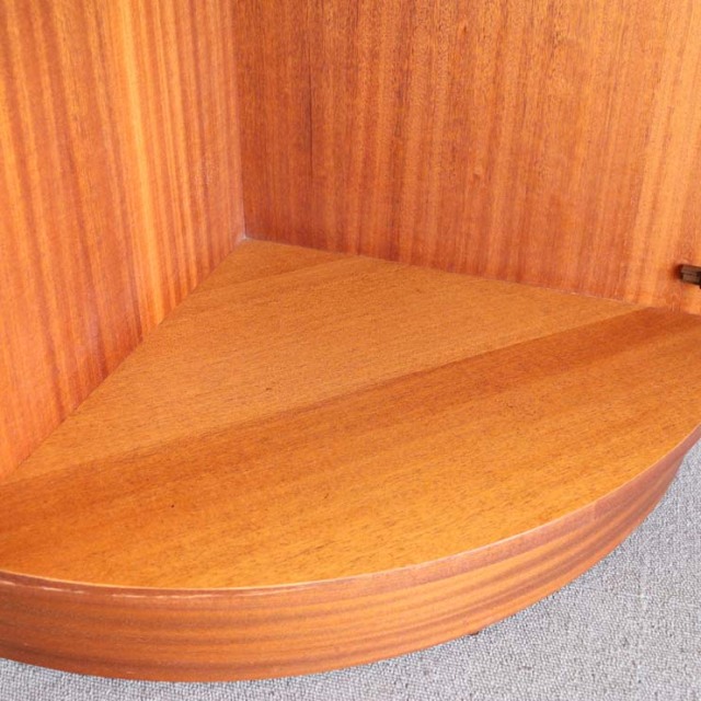 NATHANネイサンのコーナーキャビネット