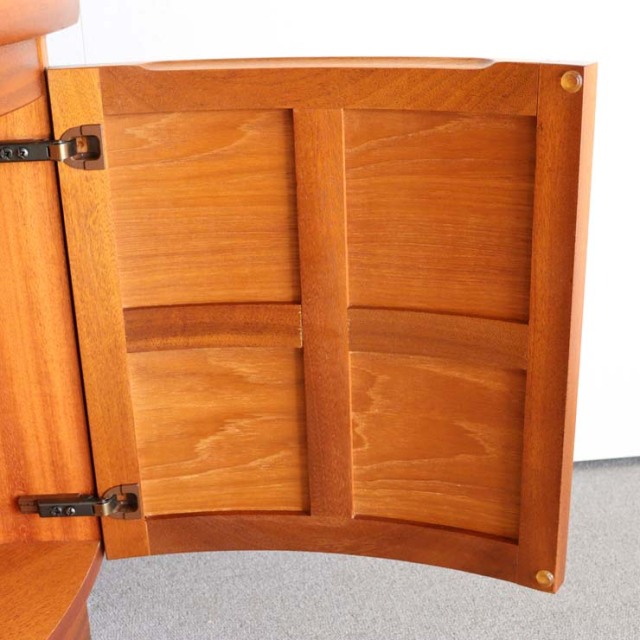 NATHANネイサンのコーナーキャビネット