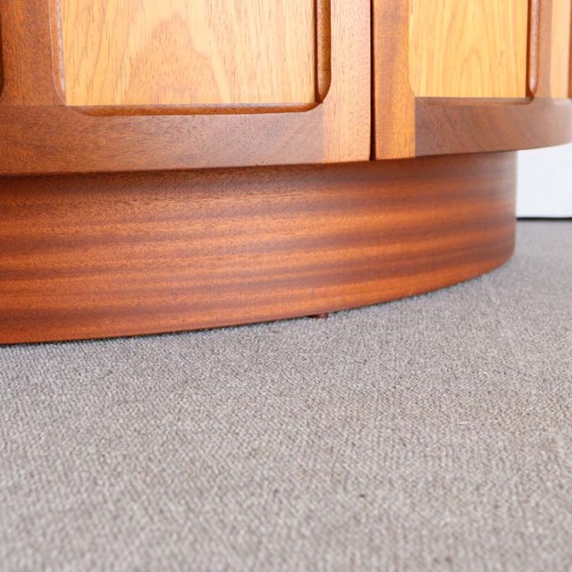 NATHANネイサンのコーナーキャビネット