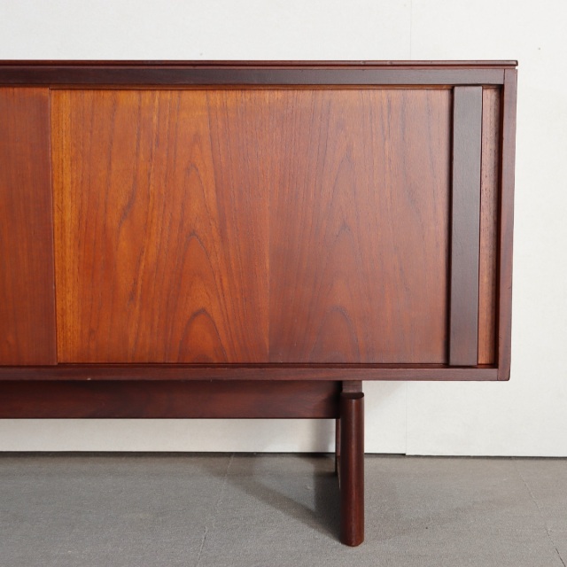 送料込み 【息子よ！店長のお話】ホワイトアンドニュートン製サイドボード