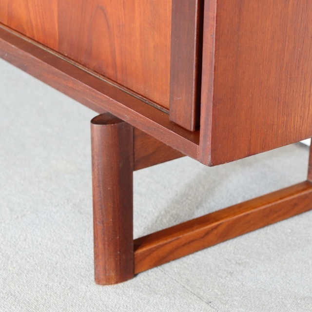 送料込み 【息子よ！店長のお話】ホワイトアンドニュートン製サイドボード