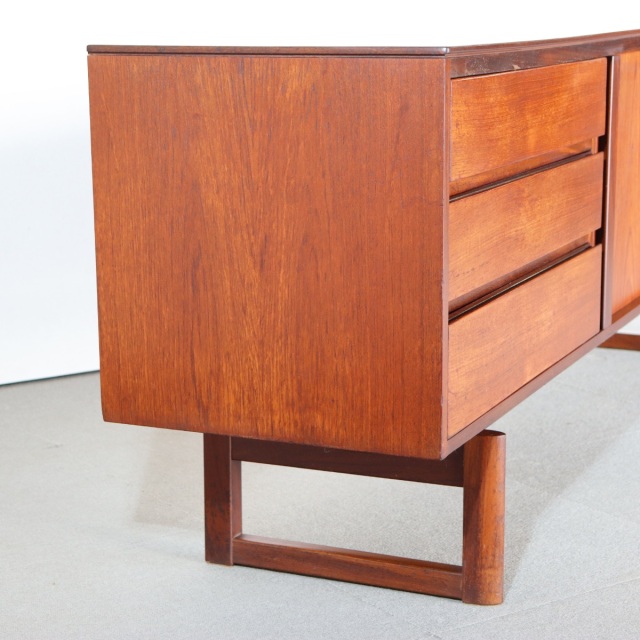 送料込み 【息子よ！店長のお話】ホワイトアンドニュートン製サイドボード