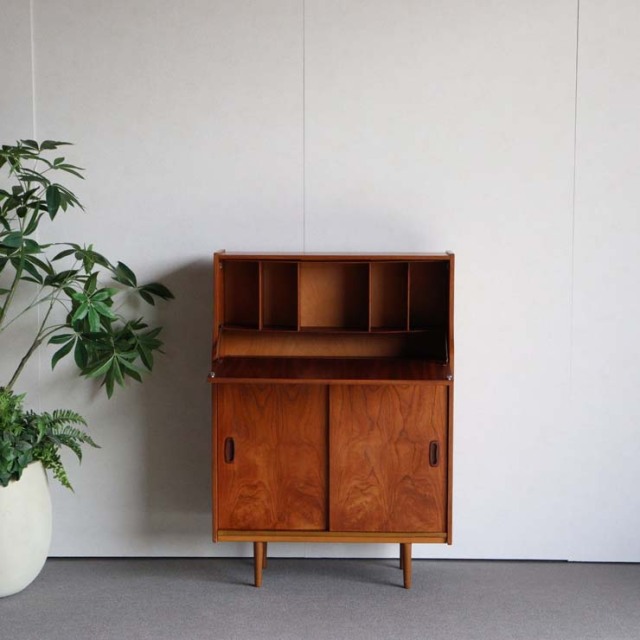 ヴィンテージのチーク材によるビュロー・収納