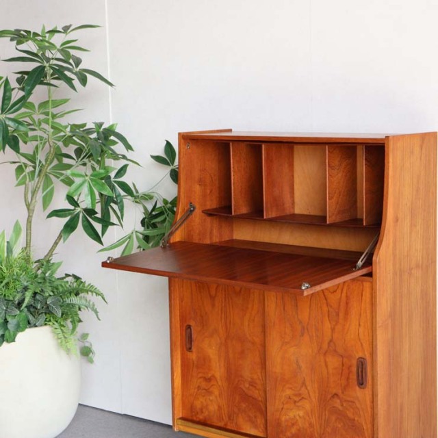 ヴィンテージのチーク材によるビュロー・収納