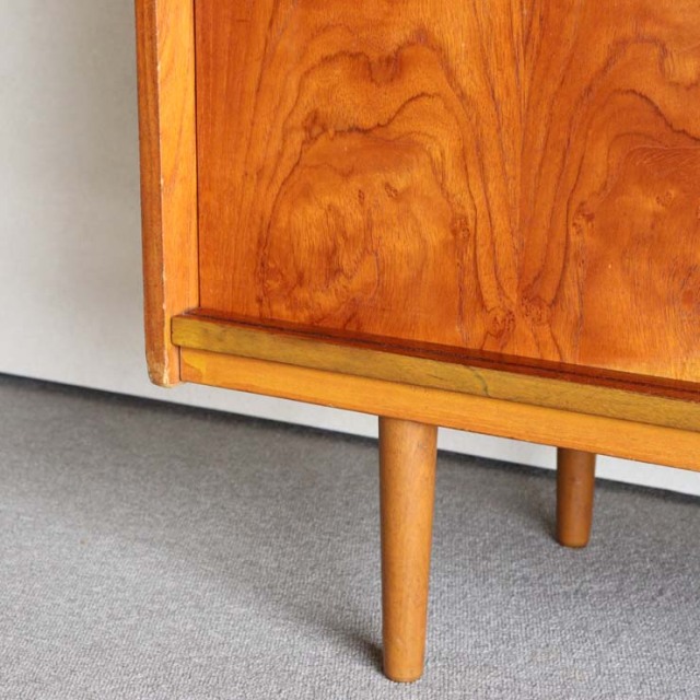 ヴィンテージのチーク材によるビュロー・収納