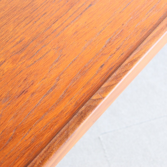 英国ヴィンテージのテークテーブル