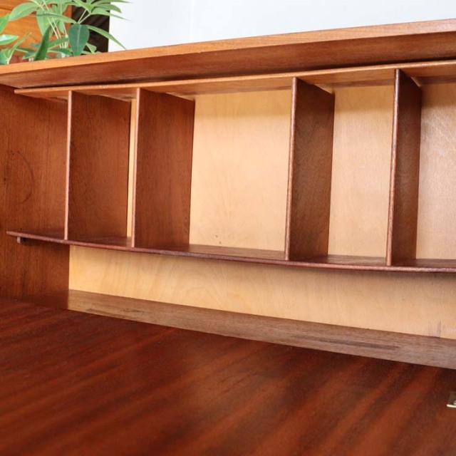 ヴィンテージのチーク材によるビュロー・収納