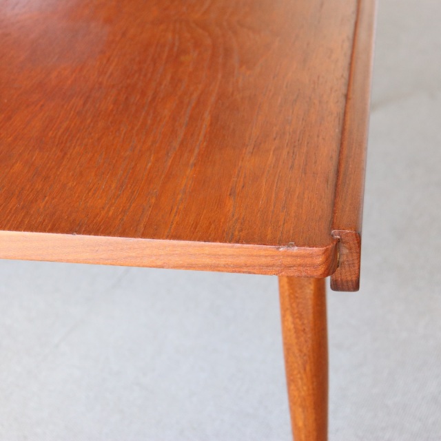 英国ヴィンテージのテークテーブル