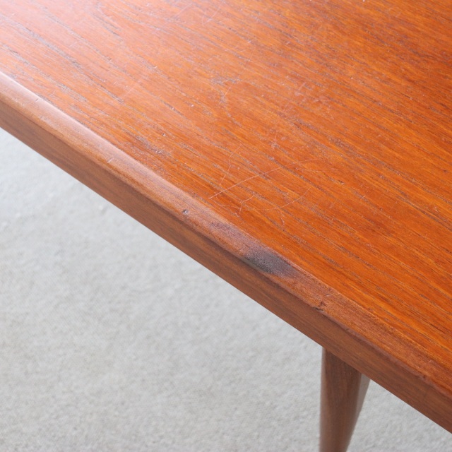 英国ヴィンテージのテークテーブル