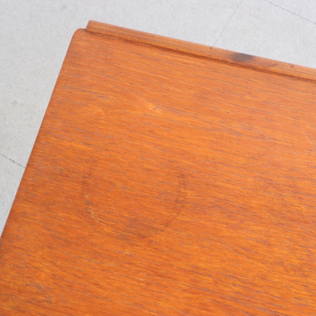 英国ヴィンテージのテークテーブル