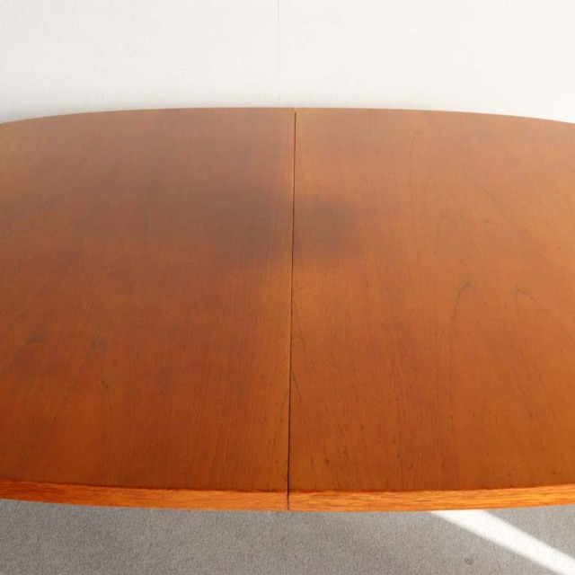 ジープランg-planのオーバルダイニングテーブル