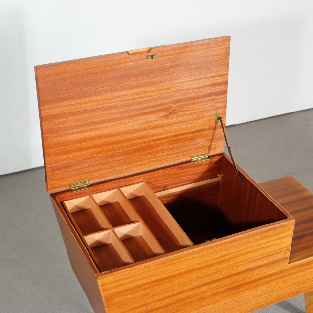 82859★英国 ヴィンテージ ソーイングボックス サイドテーブル チーク 82859☆英国 ヴィンテージ ソーイングボックス サイドテーブル チーク