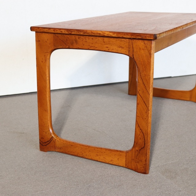 英国ヴィンテージのコーヒーテーブル