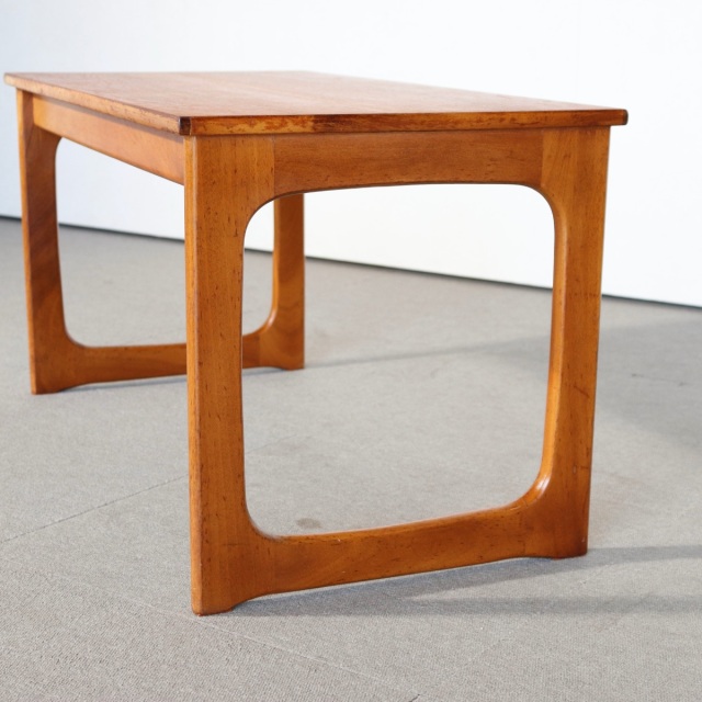 英国ヴィンテージのコーヒーテーブル