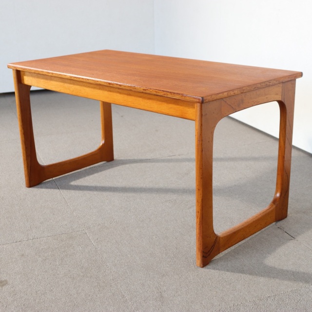 英国ヴィンテージのコーヒーテーブル