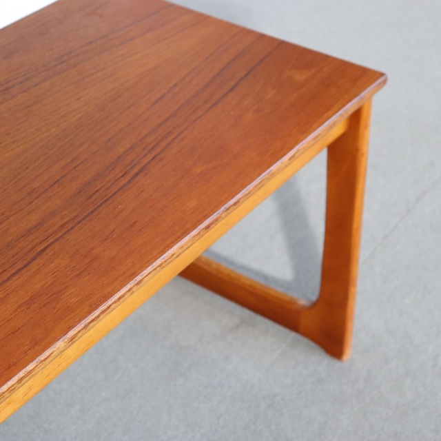 英国ヴィンテージのコーヒーテーブル