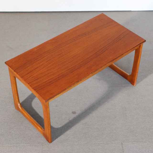 英国ヴィンテージのコーヒーテーブル