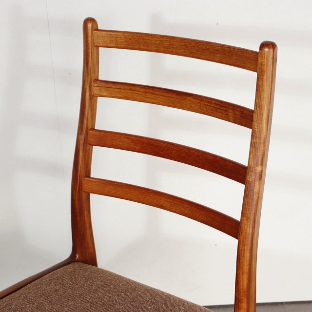 ジープランG-PLAN製ラダーバックチェア 座面は世界の尾州ウールにて張