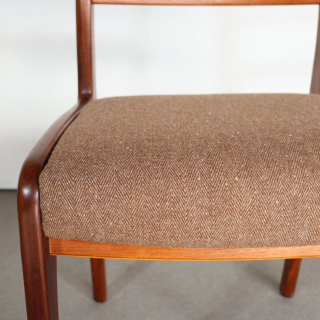 ジープランG-PLAN製ラダーバックチェア 座面は世界の尾州ウールにて張