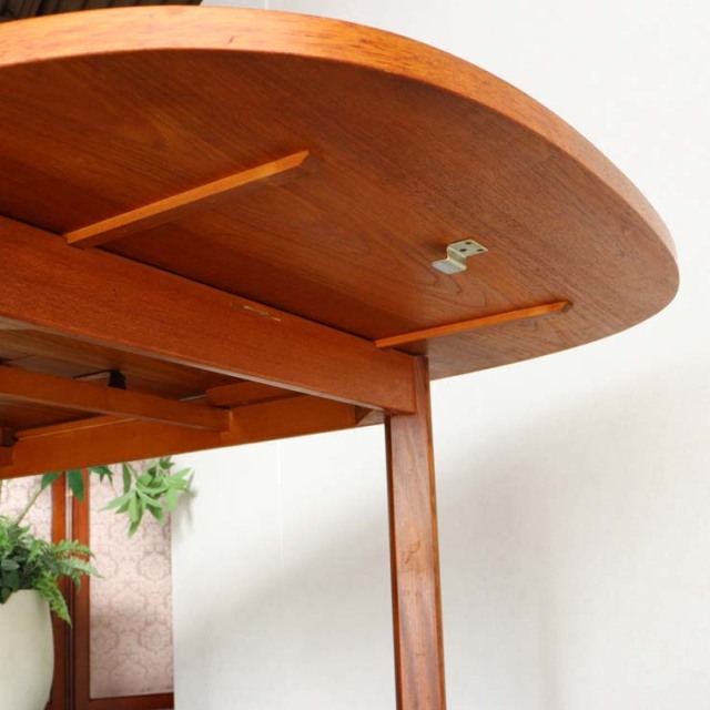 ジープランg-planのオーバルダイニングテーブル