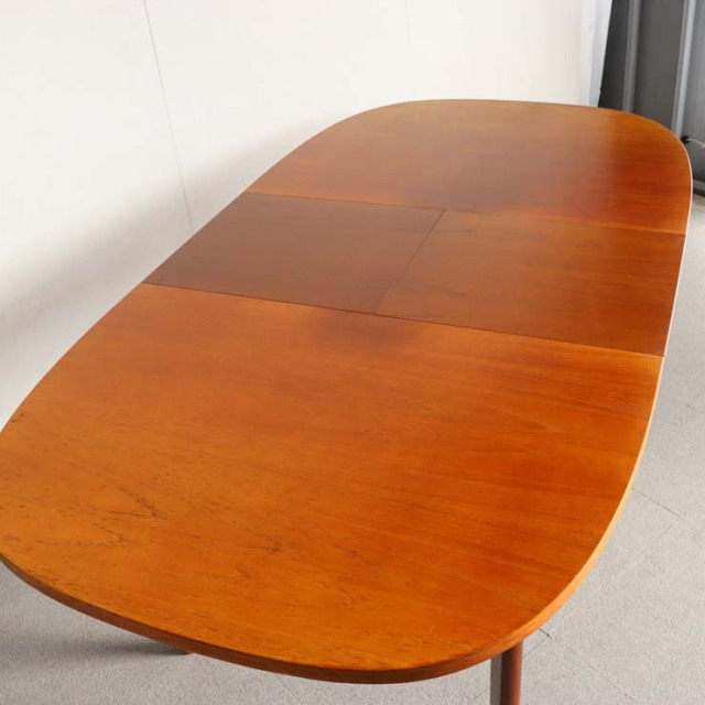 ジープランg-planのオーバルダイニングテーブル