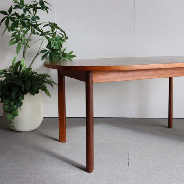 ジープランg-planのオーバルダイニングテーブル