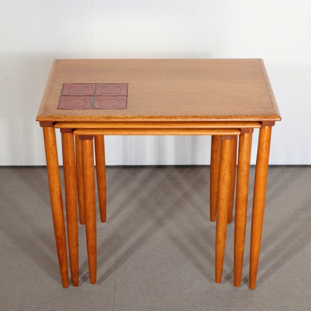 デンマーク製 タイルトップ ネストテーブル 送料込み 商品番号GLEN16