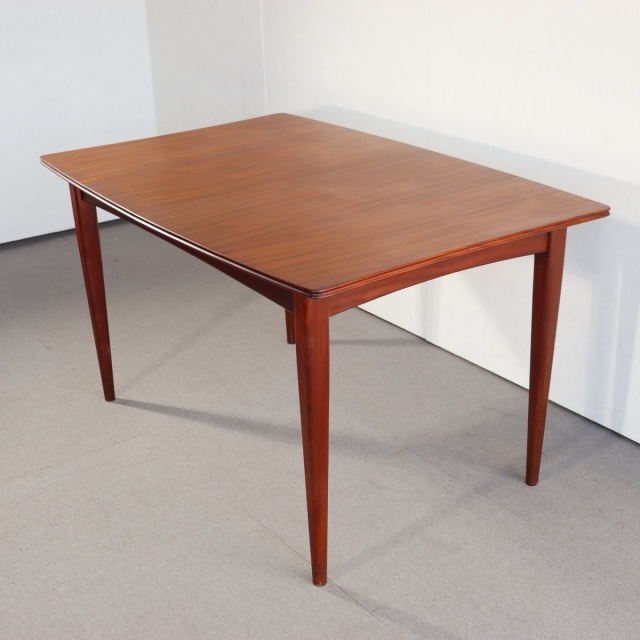 リチャード・ホーンビーのダイニングテーブル