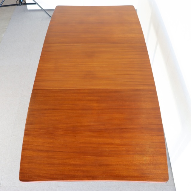 リチャード・ホーンビーのダイニングテーブル