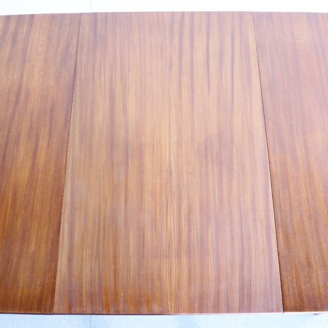 リチャード・ホーンビーのダイニングテーブル