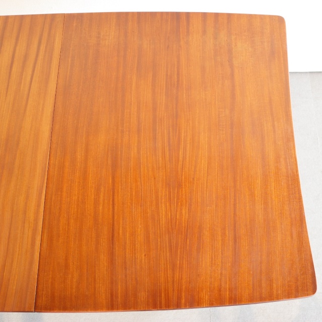 リチャード・ホーンビーのダイニングテーブル