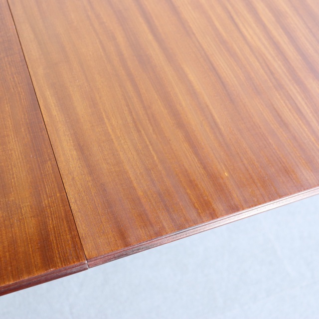 リチャード・ホーンビーのダイニングテーブル